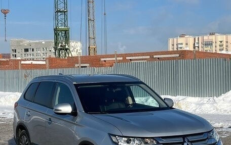 Mitsubishi Outlander III рестайлинг 3, 2018 год, 2 100 000 рублей, 5 фотография