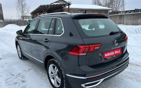 Volkswagen Tiguan II, 2021 год, 3 960 000 рублей, 4 фотография