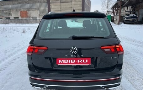 Volkswagen Tiguan II, 2021 год, 3 960 000 рублей, 6 фотография