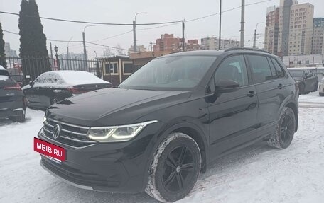 Volkswagen Tiguan II, 2021 год, 3 470 000 рублей, 2 фотография
