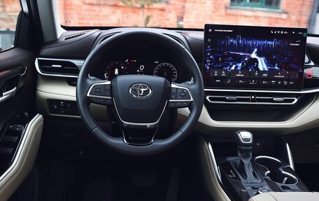 Toyota Highlander, 2025 год, 5 680 000 рублей, 17 фотография