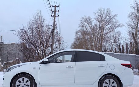 KIA Rio IV, 2018 год, 1 050 000 рублей, 2 фотография