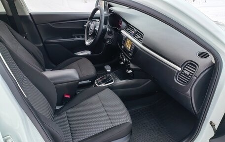 KIA Rio IV, 2018 год, 1 050 000 рублей, 4 фотография