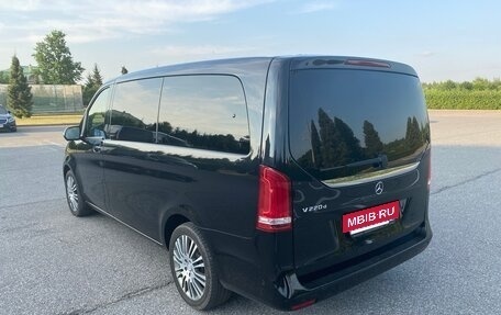 Mercedes-Benz V-Класс, 2016 год, 3 290 000 рублей, 6 фотография