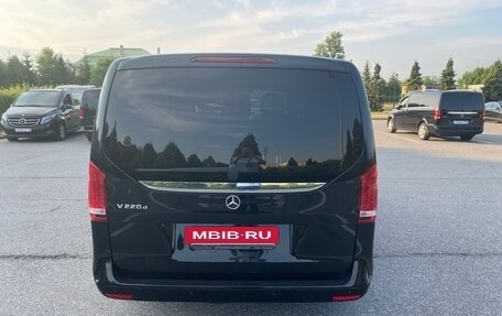 Mercedes-Benz V-Класс, 2016 год, 3 290 000 рублей, 7 фотография