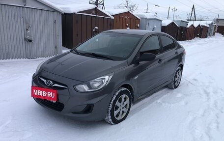 Hyundai Solaris II рестайлинг, 2011 год, 580 000 рублей, 4 фотография