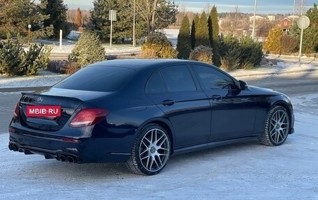 Mercedes-Benz E-Класс, 2019 год, 2 950 000 рублей, 3 фотография
