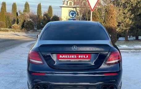 Mercedes-Benz E-Класс, 2019 год, 2 950 000 рублей, 4 фотография