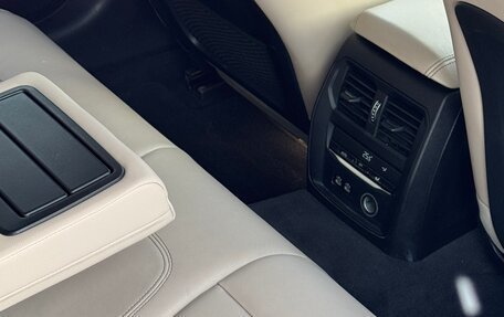 BMW 3 серия, 2019 год, 3 670 000 рублей, 13 фотография