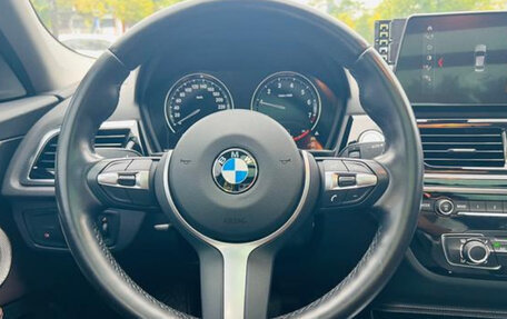 BMW 1 серия, 2022 год, 1 950 000 рублей, 15 фотография