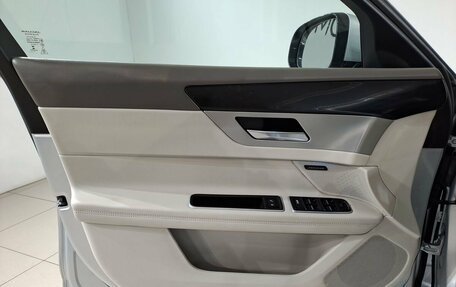 Jaguar XF II, 2017 год, 2 299 000 рублей, 18 фотография