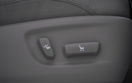 Toyota Land Cruiser Prado 150 рестайлинг 2, 2021 год, 6 100 000 рублей, 8 фотография