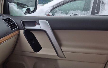 Toyota Land Cruiser Prado 150 рестайлинг 2, 2021 год, 6 100 000 рублей, 13 фотография