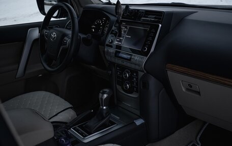 Toyota Land Cruiser Prado 150 рестайлинг 2, 2021 год, 6 100 000 рублей, 9 фотография