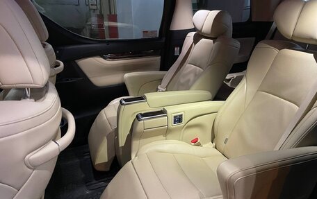 Toyota Alphard III, 2021 год, 5 300 000 рублей, 6 фотография