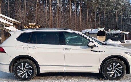 Volkswagen Tiguan II, 2021 год, 3 270 000 рублей, 6 фотография