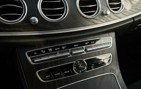 Mercedes-Benz E-Класс, 2018 год, 3 420 000 рублей, 10 фотография