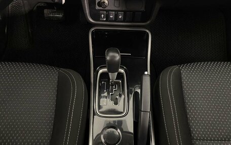 Mitsubishi Outlander III рестайлинг 3, 2019 год, 2 200 000 рублей, 9 фотография