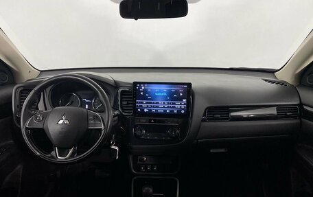 Mitsubishi Outlander III рестайлинг 3, 2019 год, 2 200 000 рублей, 8 фотография