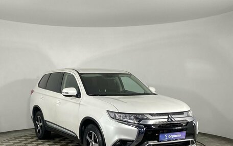 Mitsubishi Outlander III рестайлинг 3, 2019 год, 2 200 000 рублей, 12 фотография