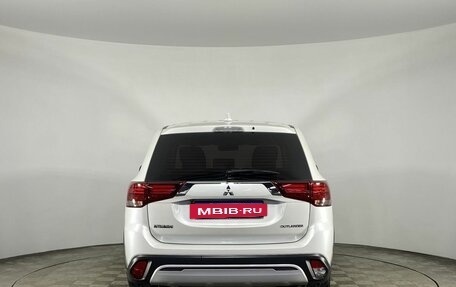 Mitsubishi Outlander III рестайлинг 3, 2019 год, 2 200 000 рублей, 19 фотография