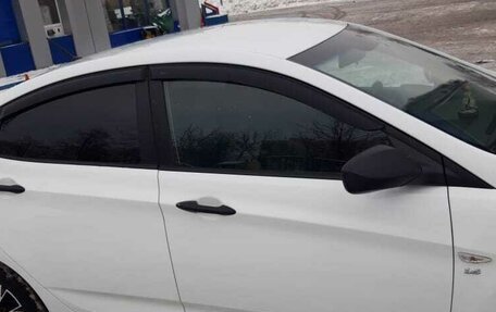 Hyundai Solaris II рестайлинг, 2015 год, 900 000 рублей, 7 фотография