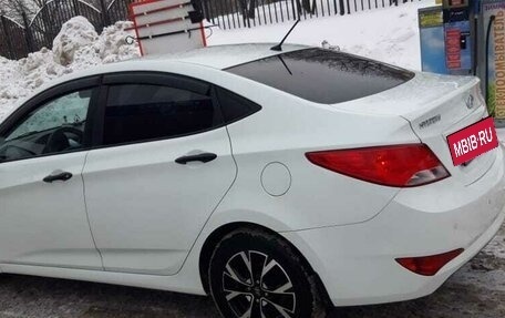 Hyundai Solaris II рестайлинг, 2015 год, 900 000 рублей, 4 фотография