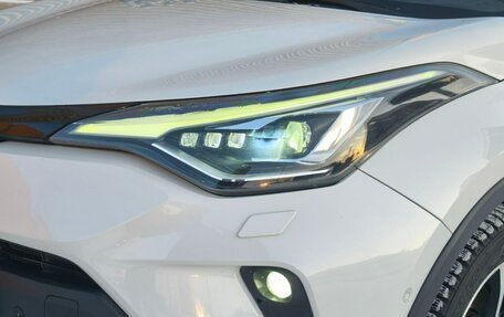 Toyota C-HR I рестайлинг, 2019 год, 2 590 000 рублей, 9 фотография