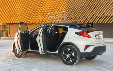 Toyota C-HR I рестайлинг, 2019 год, 2 590 000 рублей, 8 фотография