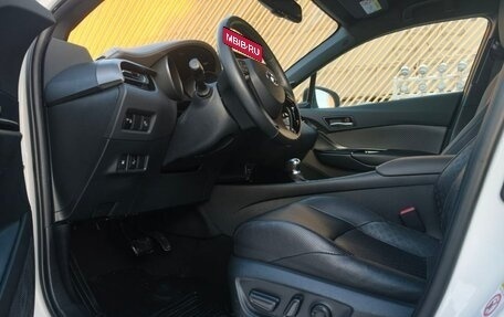 Toyota C-HR I рестайлинг, 2019 год, 2 590 000 рублей, 10 фотография