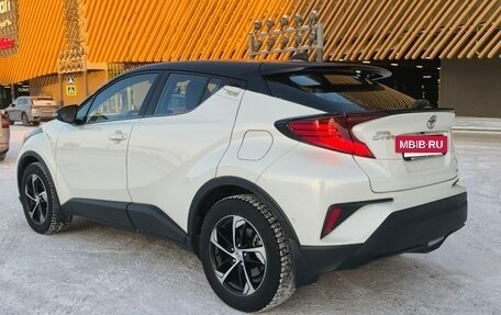 Toyota C-HR I рестайлинг, 2019 год, 2 590 000 рублей, 4 фотография
