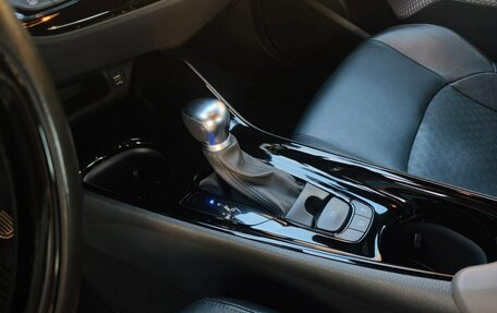 Toyota C-HR I рестайлинг, 2019 год, 2 590 000 рублей, 20 фотография