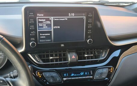 Toyota C-HR I рестайлинг, 2019 год, 2 590 000 рублей, 18 фотография