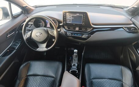 Toyota C-HR I рестайлинг, 2019 год, 2 590 000 рублей, 17 фотография