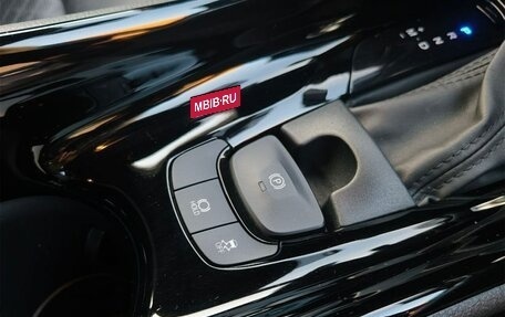 Toyota C-HR I рестайлинг, 2019 год, 2 590 000 рублей, 21 фотография