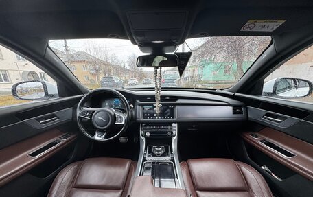 Jaguar XF II, 2017 год, 2 190 000 рублей, 8 фотография