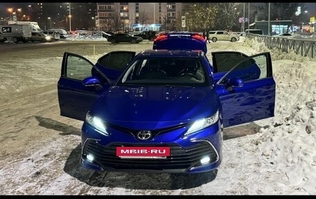 Toyota Camry, 2021 год, 3 720 000 рублей, 2 фотография