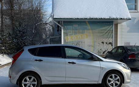 Hyundai Solaris II рестайлинг, 2013 год, 970 000 рублей, 2 фотография