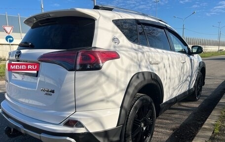 Toyota RAV4, 2018 год, 2 875 000 рублей, 9 фотография