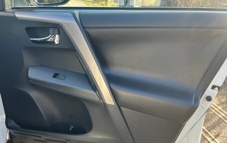 Toyota RAV4, 2018 год, 2 875 000 рублей, 11 фотография