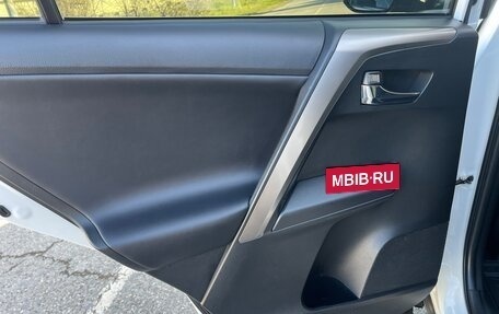 Toyota RAV4, 2018 год, 2 875 000 рублей, 13 фотография