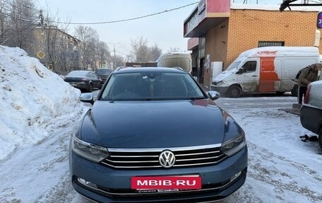 Volkswagen Passat B8 рестайлинг, 2015 год, 1 350 000 рублей, 2 фотография
