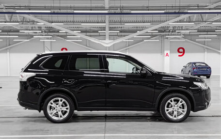 Mitsubishi Outlander III рестайлинг 3, 2014 год, 1 523 000 рублей, 4 фотография