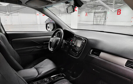 Mitsubishi Outlander III рестайлинг 3, 2014 год, 1 523 000 рублей, 11 фотография