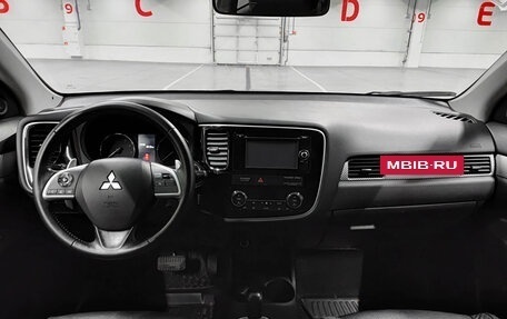 Mitsubishi Outlander III рестайлинг 3, 2014 год, 1 523 000 рублей, 14 фотография