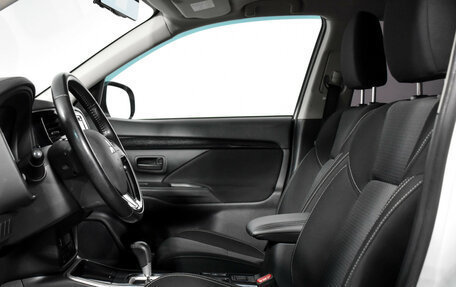 Mitsubishi Outlander III рестайлинг 3, 2021 год, 2 270 000 рублей, 10 фотография