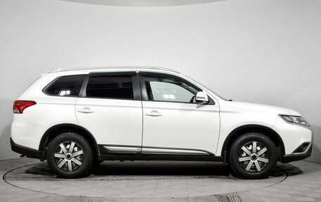 Mitsubishi Outlander III рестайлинг 3, 2021 год, 2 270 000 рублей, 4 фотография