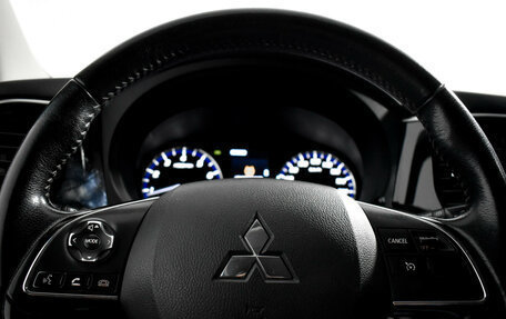 Mitsubishi Outlander III рестайлинг 3, 2021 год, 2 270 000 рублей, 17 фотография