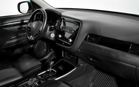 Mitsubishi Outlander III рестайлинг 3, 2021 год, 2 270 000 рублей, 13 фотография