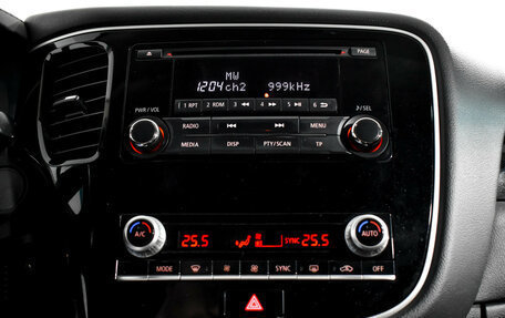 Mitsubishi Outlander III рестайлинг 3, 2021 год, 2 270 000 рублей, 15 фотография